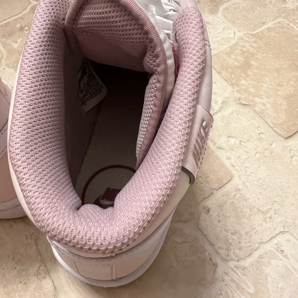 Nike Court Royale 2 Mid Women's shoes in a light soft pink color. Size 9 - Picture 4 of 9